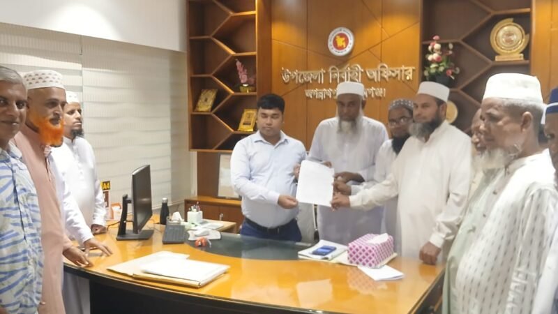 অধ্যক্ষ ডক্টর মাওলানা মঈনুল ইসলাম পারভেজকে হুমকি: ইউএনও বরাবরের স্মারক লিপি