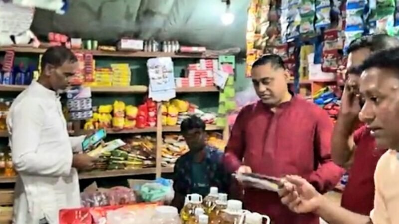 জগন্নাথপুরে  তারেক রহমানের ৩১ দফা বাস্তবায়নে লিফলেট বিতরণ করলেন এম এ সাত্তার